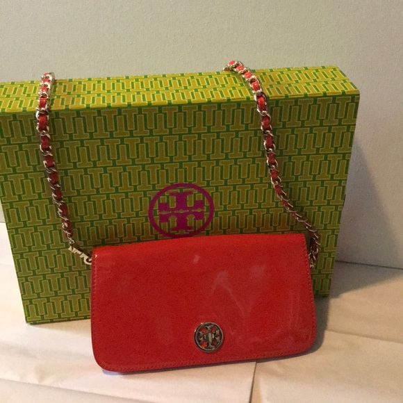 Tory Burch Handbags - Tory Burch Orange crossbody patent leather bag.